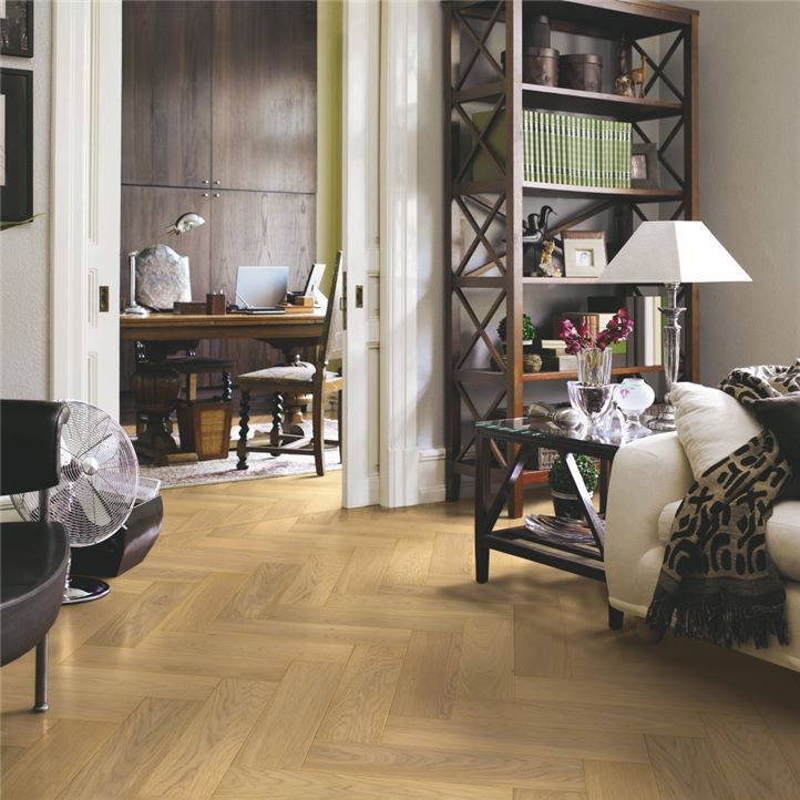Fiskebensparkett Pergo Saltholm - Natural Herringbone Oak i ett fint rom